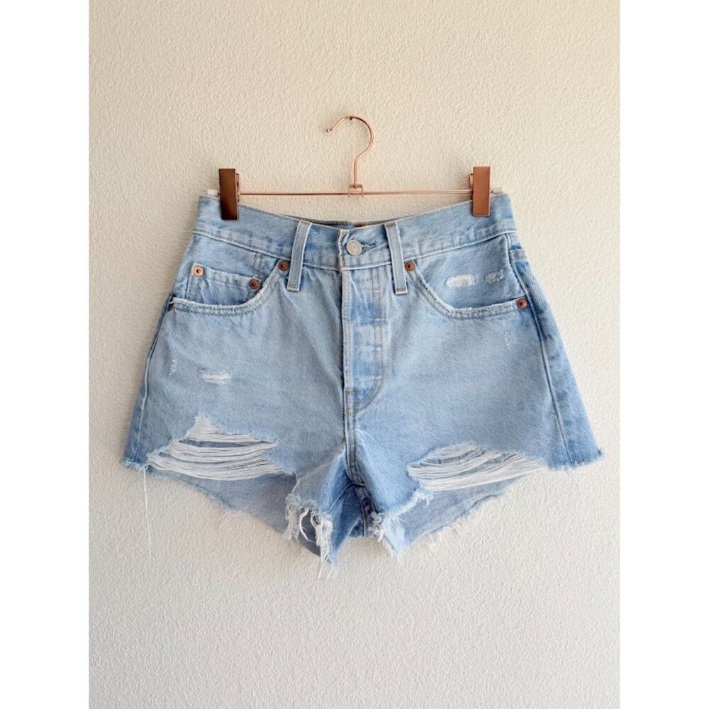 Levi's 501 Original Fit High Rise Denim Shorts in Luxor Heat Light Wash size 24